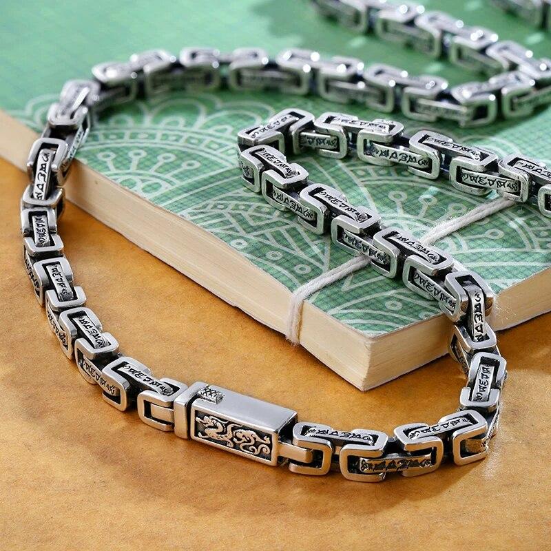 Серебряный цвет, оригинальный нишевый дизайн, квадратное кольцо с узором дракона, шестизначное ожерелье-мантра, мужское модное ювелирное изделие
Серебряный цвет, оригинальный нишевый дизайн, квадратное кольцо с узором дракона, шестизначное ожерелье-мантра, мужское модное ювелирное изделие