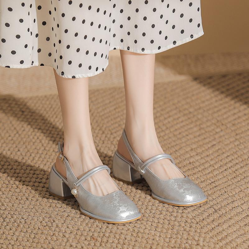 Leather flat for Huizhou women s shoes heels cool slippers wear thick heels summer new bag head empty sandals 34 серебряный
Leather flat for Huizhou women s shoes heels cool slippers wear thick heels summer new bag head empty sandals 34 серебряный