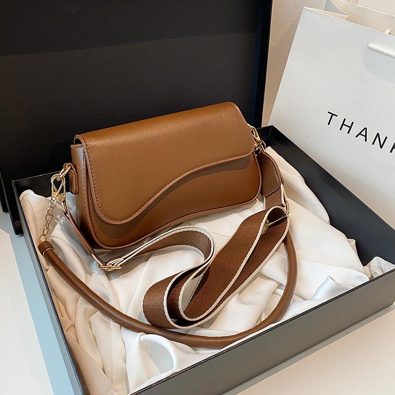 Фактурная сумка из полиуретана на одно плечо, элегантные женские квадратные сумки с широким ремешком, простые универсальные сумки через плечо
Фактурная сумка из полиуретана на одно плечо, элегантные женские квадратные сумки с широким ремешком, простые универсальные сумки через плечо