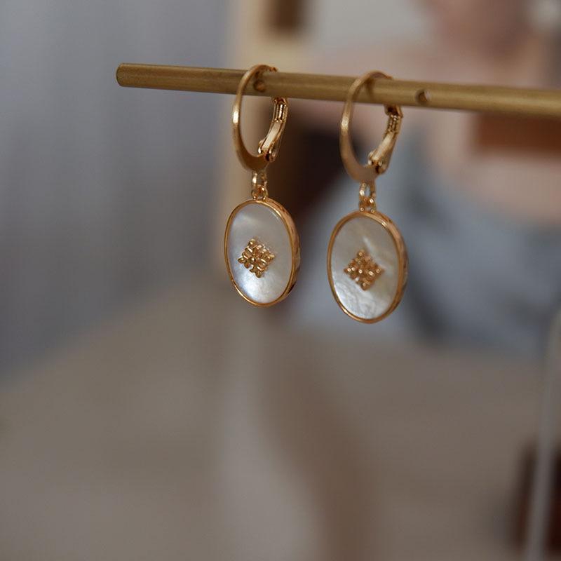 French Retro Fashion Gold-Plated s925 Sterling Silver Earrings for Women - Exquisite, Versatile, Light Luxury Style Ear Buckle Jewelry 925 Silver
French Retro Fashion Gold-Plated s925 Sterling Silver Earrings for Women - Exquisite, Versatile, Light Luxury Style Ear Buckle Jewelry 925 Silver