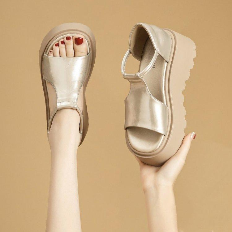 New Style Women s Shoes - Versatile, Stylish and Height-increasing Soft-soled Sandals 40 золотий
New Style Women s Shoes - Versatile, Stylish and Height-increasing Soft-soled Sandals 40 золотий