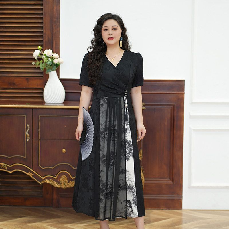 Plus-Size Women s Dress for Summer, High-End Style for Slightly Chubby Moms, Tummy-Concealing, Waist-Cinching, New Chinese Style V-Neck Dress Black XL
Plus-Size Women s Dress for Summer, High-End Style for Slightly Chubby Moms, Tummy-Concealing, Waist-Cinching, New Chinese Style V-Neck Dress Black XL
