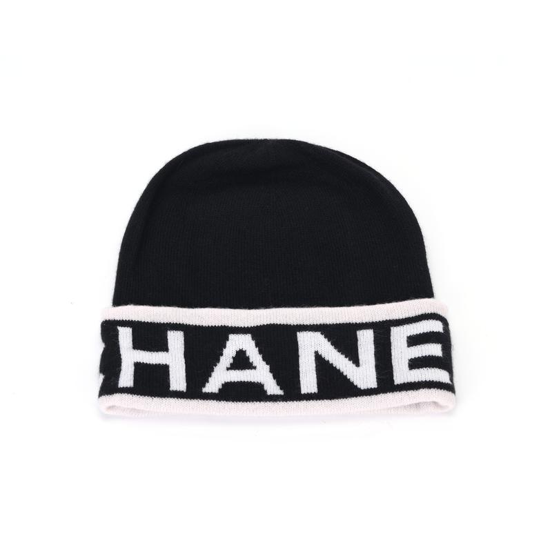 CHANEL elegant personality black logo knitted hat women s style чорний
CHANEL elegant personality black logo knitted hat women s style чорний