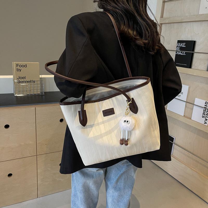 Сумка великої місткості жіноча 2024 нова трендова літня проста та універсальна сумка через плече повсякденна робоча сумка-тоут для поїздок
Сумка великої місткості жіноча 2024 нова трендова літня проста та універсальна сумка через плече повсякденна робоча сумка-тоут для поїздок