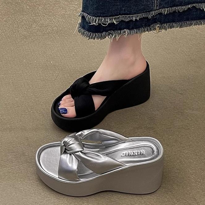 French fashion with skirt high-end sandals women s 2024 summer new versatile thick bottom comfortable not tired feet 34 чёрный
French fashion with skirt high-end sandals women s 2024 summer new versatile thick bottom comfortable not tired feet 34 чёрный