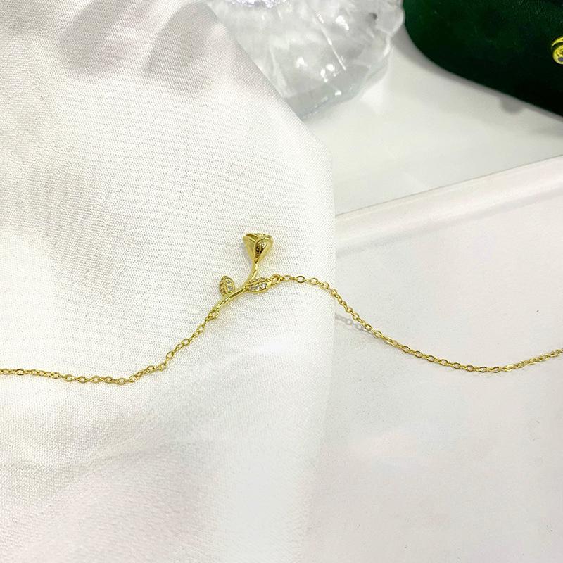 Легкое роскошное ожерелье с розой с расширенными возможностями, новый подарок для девушки и лучшего друга, шейный платок
Легкое роскошное ожерелье с розой с расширенными возможностями, новый подарок для девушки и лучшего друга, шейный платок