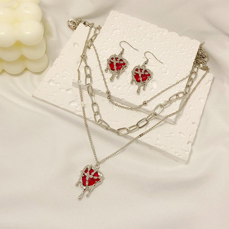 Retro European & American Jewelry: Captive Heart Lava Earrings & Necklace Set for Women. красный
Retro European & American Jewelry: Captive Heart Lava Earrings & Necklace Set for Women. красный