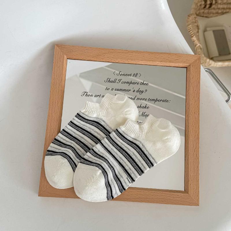 Shallow-cut Invisible Socks - Versatile Boat Socks Made of Pure Cotton, with Anti-slip Properties and Non-slip Soles, Featuring Striped Designs. 1 pair белый
Shallow-cut Invisible Socks - Versatile Boat Socks Made of Pure Cotton, with Anti-slip Properties and Non-slip Soles, Featuring Striped Designs. 1 pair белый