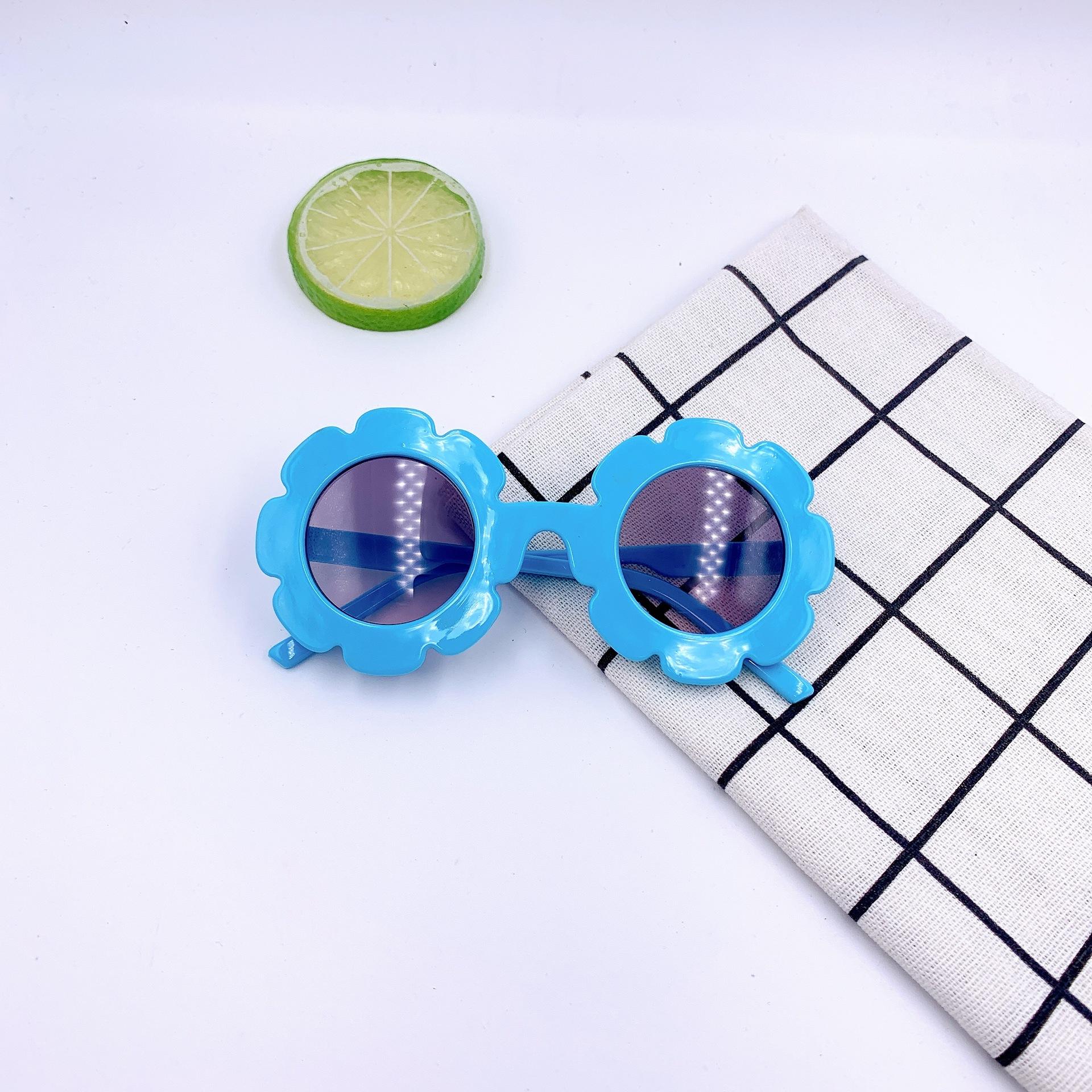 2025 small flower lens baby fashion Korean plastic sunglasses children s glasses plastic frame decorative glasses ярко-синий
2025 small flower lens baby fashion Korean plastic sunglasses children s glasses plastic frame decorative glasses ярко-синий