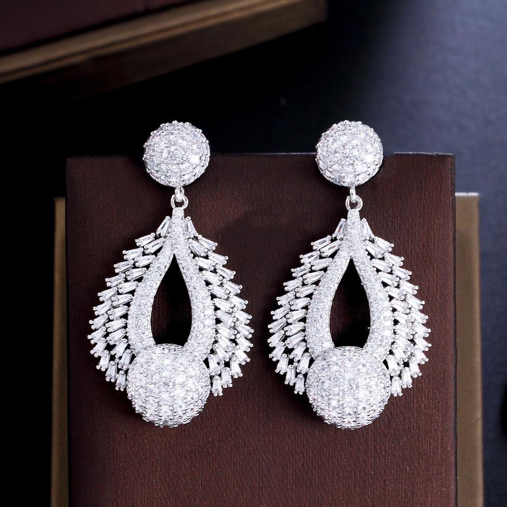 Винтажные серьги премиум-класса с полным бриллиантом и супер блеском, серьги с микро-цирконом, покрытые золотом из меди белого золота
Винтажные серьги премиум-класса с полным бриллиантом и супер блеском, серьги с микро-цирконом, покрытые золотом из меди белого золота