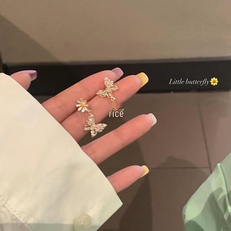 Niche Design: Unique Sterling Silver & Gold Women s Stud Earrings - High-End 2024 Trend
Niche Design: Unique Sterling Silver & Gold Women s Stud Earrings - High-End 2024 Trend