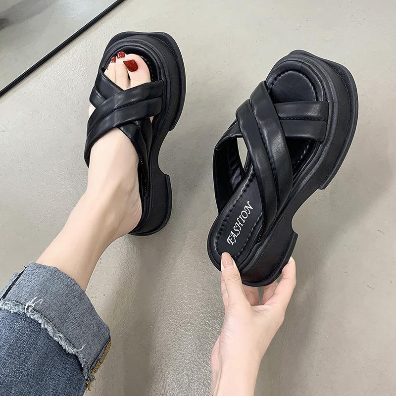 Мода Мода Новые летние пляжные туфли с перекрестными ремешками для повседневной носки, модные, удобные и универсальные сандалии и тапочки на толстой подошве 40 чёрный
