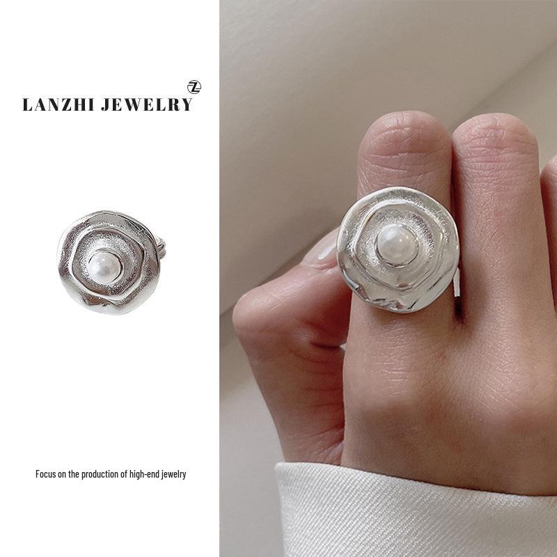 Кольцо Lan Zhi из корейского стерлингового серебра 925 пробы с жемчугом: Невыцветающие, экстравагантные модные украшения для женщин. Adjustable Open
Кольцо Lan Zhi из корейского стерлингового серебра 925 пробы с жемчугом: Невыцветающие, экстравагантные модные украшения для женщин. Adjustable Open