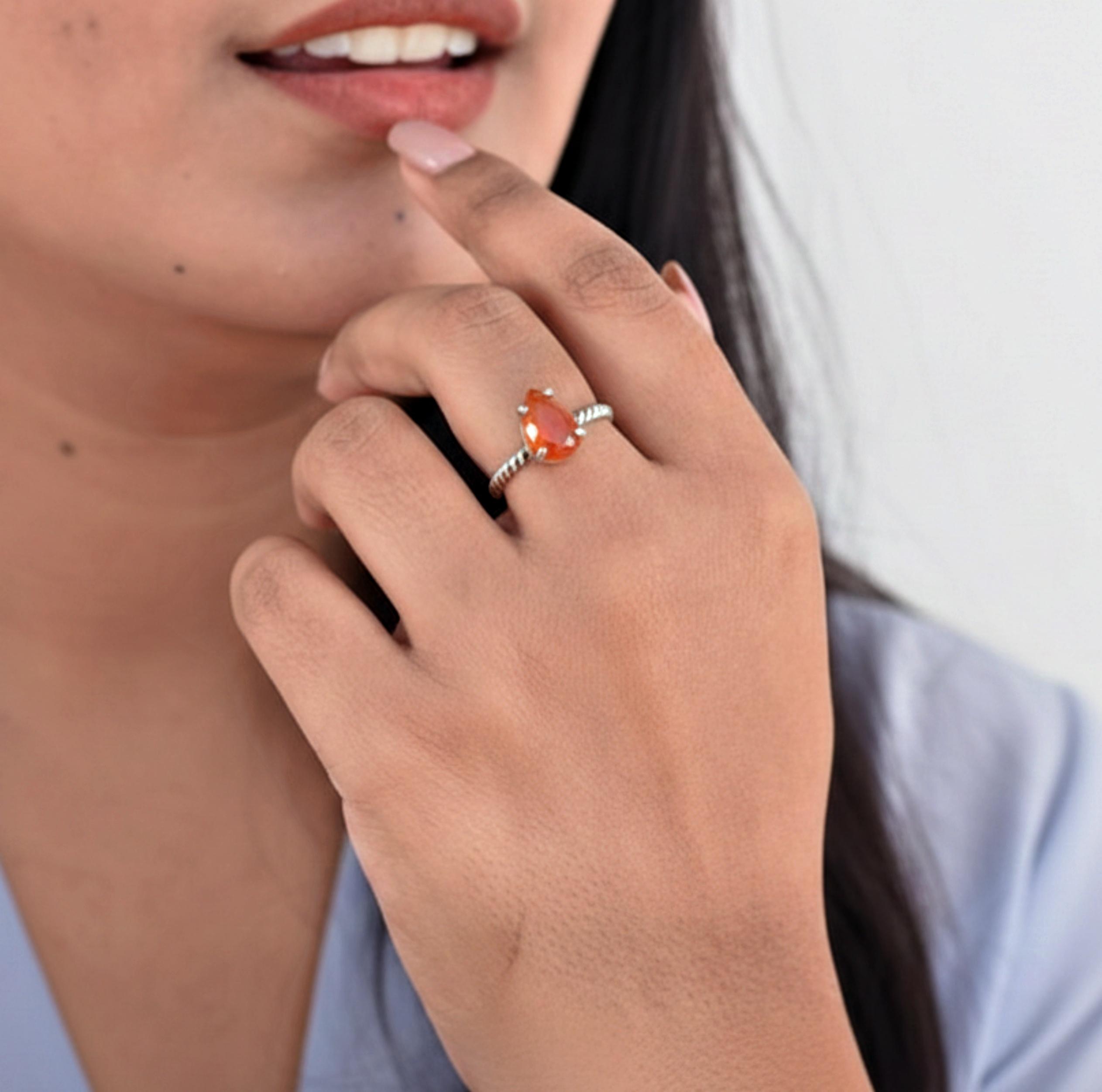 Orange Carnelian Pear Cut Gemstone Ring, 925 Sterling Silver, Boho Statement Ring for Women 10 срібний
Orange Carnelian Pear Cut Gemstone Ring, 925 Sterling Silver, Boho Statement Ring for Women 10 срібний