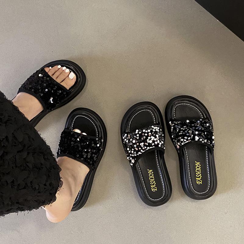 Muffin thick-bottomed cool slippers women s summer wear 2025 new high-end casual beach one-word drag 35 чорний
Muffin thick-bottomed cool slippers women s summer wear 2025 new high-end casual beach one-word drag 35 чорний