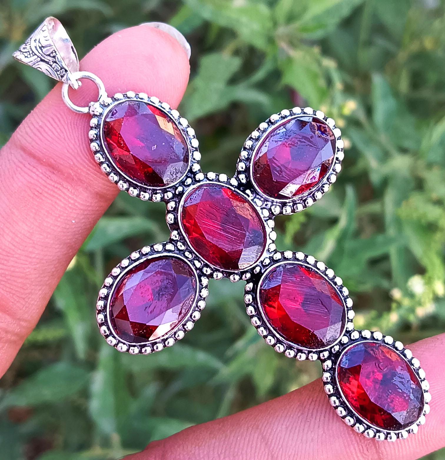 Red Garnet Faceted Topaz Glass 925 Sterling Silver Plated Women s Fashion Holy Cross Pendent Jewelry
Red Garnet Faceted Topaz Glass 925 Sterling Silver Plated Women s Fashion Holy Cross Pendent Jewelry