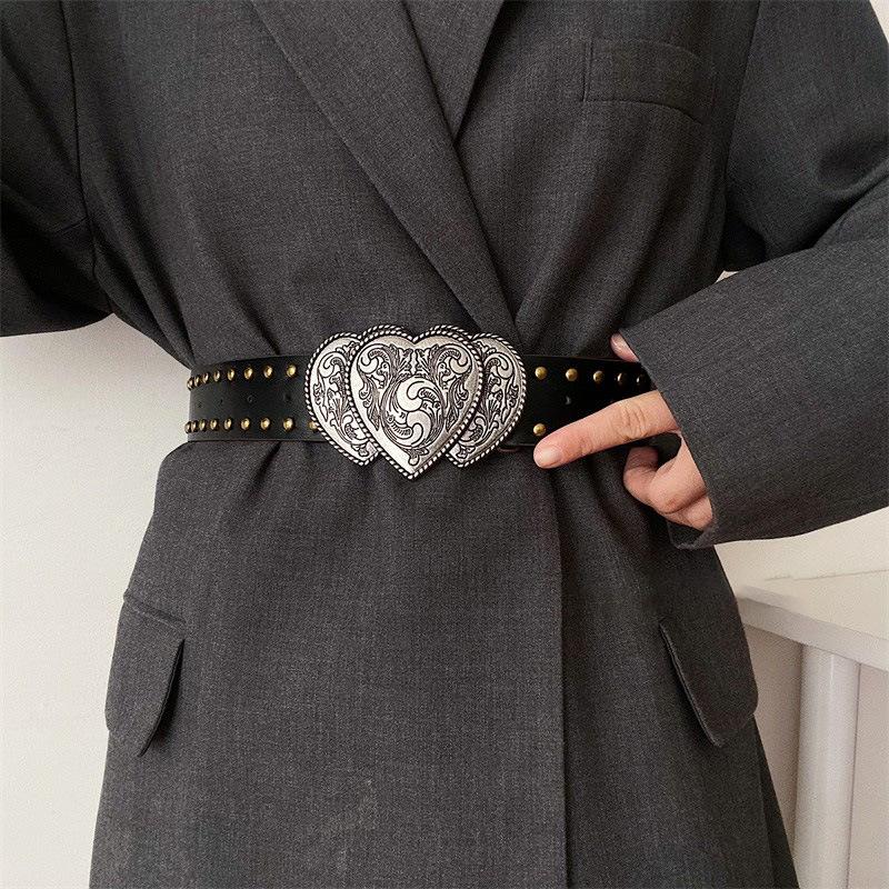 Leather love printing rivet design belt waist chain exquisite fashion versatile necklace light luxury high-end waist accessories women 
Leather love printing rivet design belt waist chain exquisite fashion versatile necklace light luxury high-end waist accessories women
