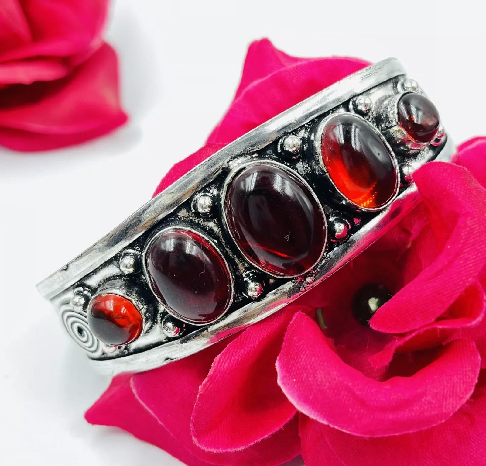 925 Sterling Silver Red Garnet Gemstone Handmade Jewelry Cuff Bracelet Free Size червоний
925 Sterling Silver Red Garnet Gemstone Handmade Jewelry Cuff Bracelet Free Size червоний