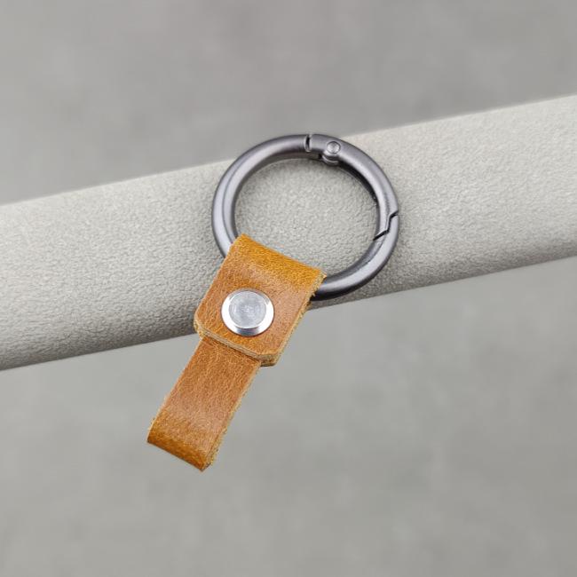 Men s Genuine Leather Car Keychain - Cowhide Creative Finger Ring Buckle with Leather Strap Pendant and Custom Spring Ring.
Men s Genuine Leather Car Keychain - Cowhide Creative Finger Ring Buckle with Leather Strap Pendant and Custom Spring Ring.