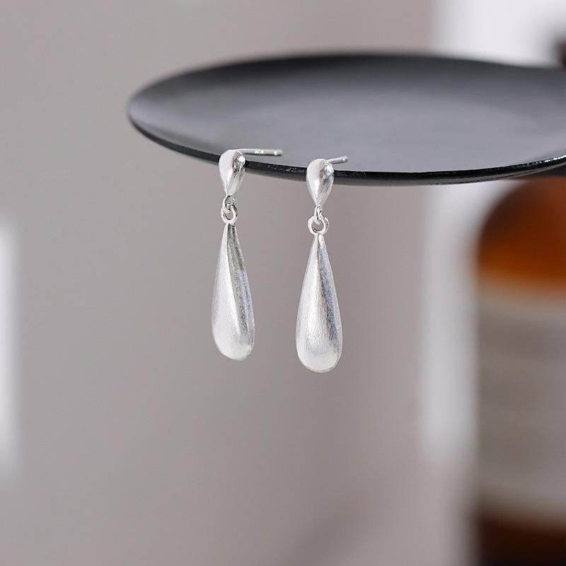 Light Luxury Teardrop Earrings for Women Elegant Valentine Gift Earrings Fashion Versatile Stylish Design
Light Luxury Teardrop Earrings for Women Elegant Valentine Gift Earrings Fashion Versatile Stylish Design