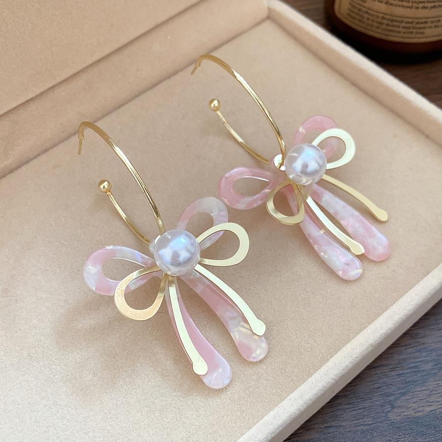 Silver Needle Acetate Board Pearl Bow Pendant Earrings Holiday Style Sweet and Fresh Stud Earrings Niche Premium Earrings
Silver Needle Acetate Board Pearl Bow Pendant Earrings Holiday Style Sweet and Fresh Stud Earrings Niche Premium Earrings