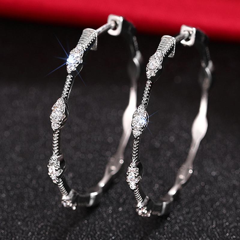 Huitan Versatile Copper Color Hoop Earrings Inlaid Shiny Cubic Zirconia for Women Wedding Party Daily Accessories Luxury Zircon
Huitan Versatile Copper Color Hoop Earrings Inlaid Shiny Cubic Zirconia for Women Wedding Party Daily Accessories Luxury Zircon