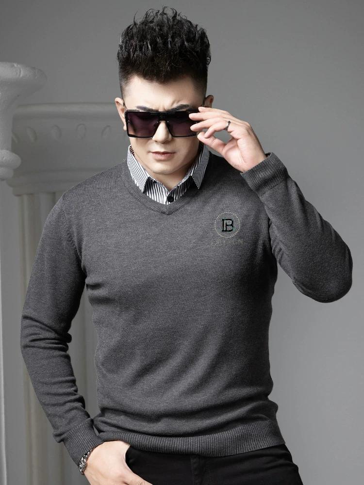 European Style 2025 Autumn and Winter New V-Neck Sweater for Men, Faux Two-Piece Knitwear, Trendy Brand with Gold Stamping, Warm Knitted Sweater 4XL темно-серого
European Style 2025 Autumn and Winter New V-Neck Sweater for Men, Faux Two-Piece Knitwear, Trendy Brand with Gold Stamping, Warm Knitted Sweater 4XL темно-серого