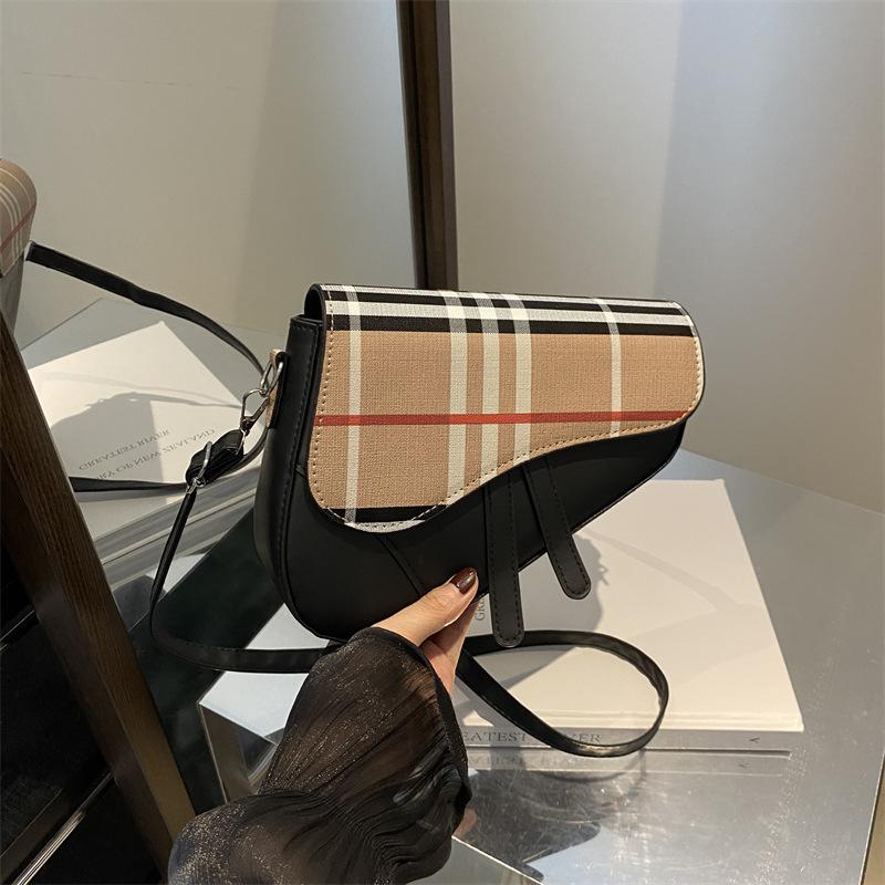 Персонализированные и модные женские сумки - это новые и красивые сумки-мессенджеры необычной формы 2025, новые онлайн-красные конверты, трендовая клетка, контрастные
Персонализированные и модные женские сумки - это новые и красивые сумки-мессенджеры необычной формы 2025, новые онлайн-красные конверты, трендовая клетка, контрастные