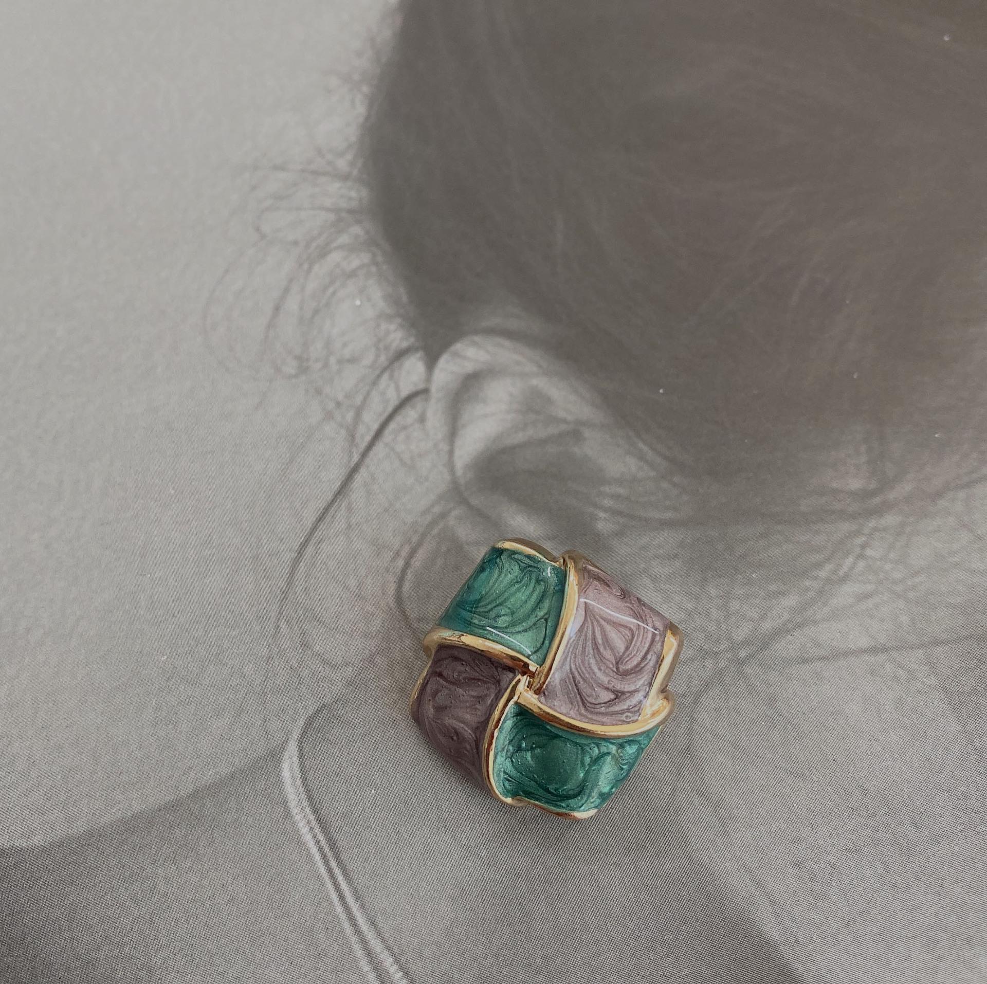 Yisen ESSTUDIO Xiaoxiang Ретро металлические и цветные декоративные пуговицы - европейский и американский элегантный стиль
Yisen ESSTUDIO Xiaoxiang Ретро металлические и цветные декоративные пуговицы - европейский и американский элегантный стиль