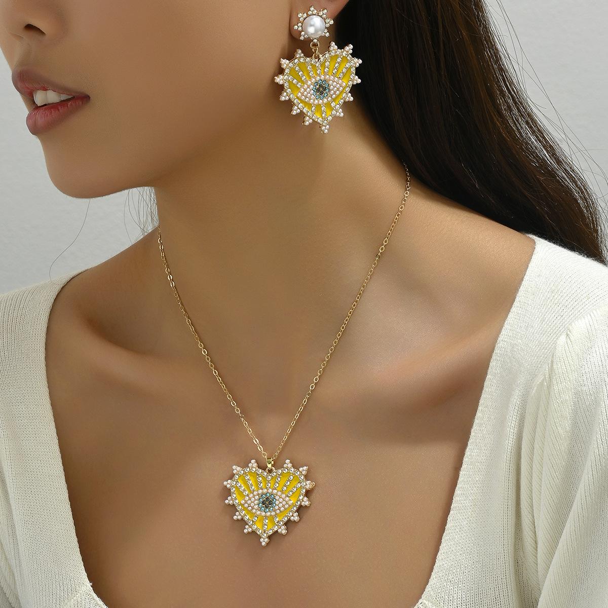 Hot Sale Hip Hop Retro Ladies Necklace Earrings Devil s Eye Diamond Design Stud Earrings Long Chain
Hot Sale Hip Hop Retro Ladies Necklace Earrings Devil s Eye Diamond Design Stud Earrings Long Chain