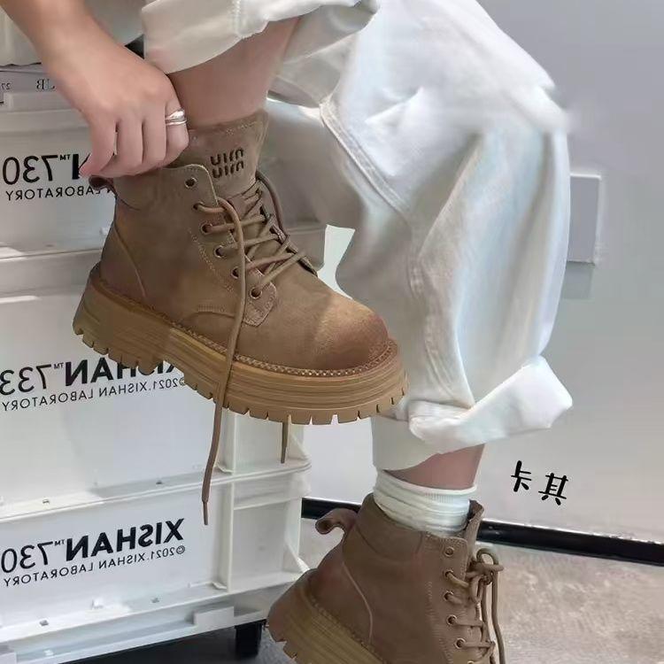 Теплые коричневые женские ботинки мартин с высоким берцем - на толстой подошве, увеличивающие рост, в британском стиле, тренд осени/зимы 39
Теплые коричневые женские ботинки мартин с высоким берцем - на толстой подошве, увеличивающие рост, в британском стиле, тренд осени/зимы 39