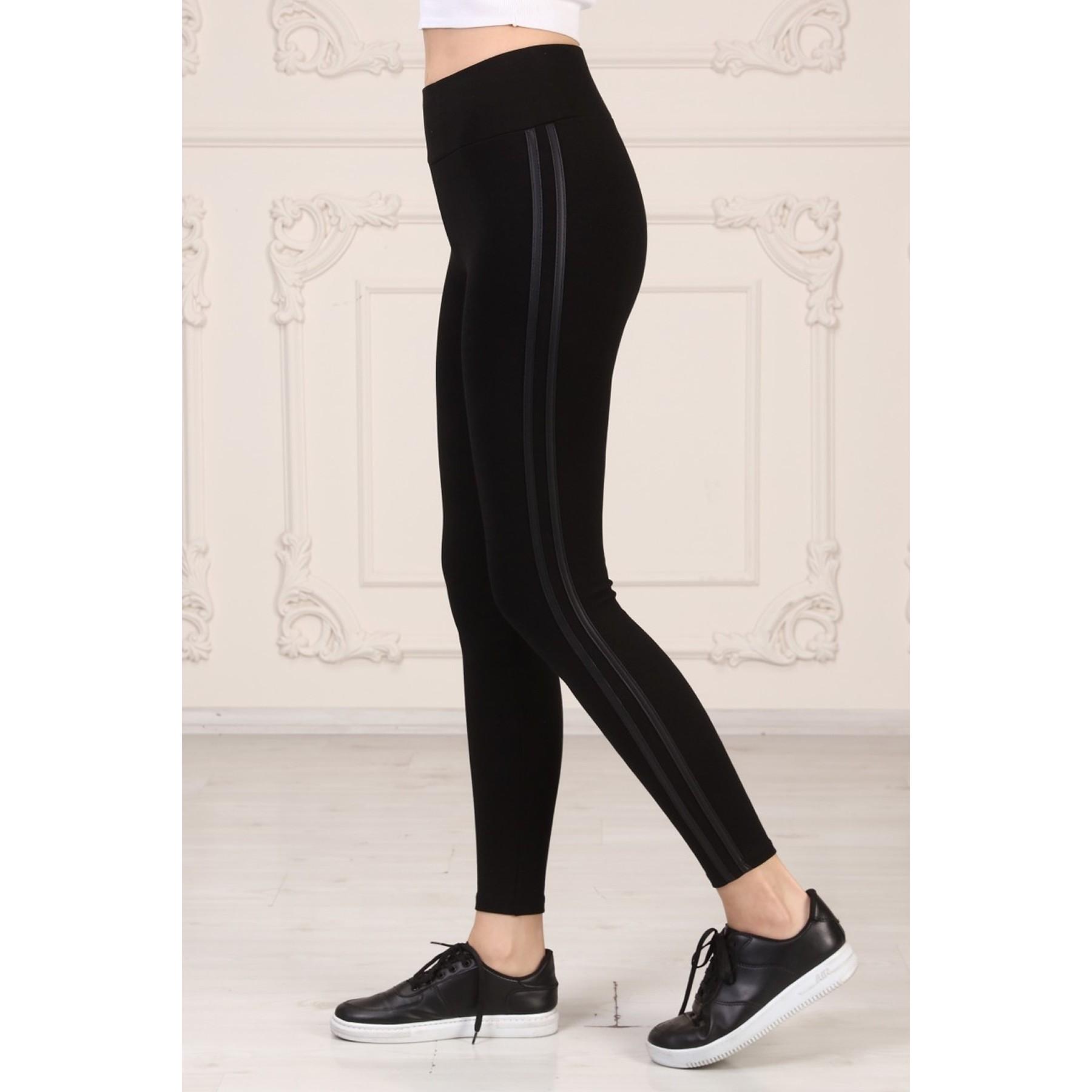 Черные леггинсы с очень высокой талией и кожаными полосками
Черные леггинсы с очень высокой талией и кожаными полосками