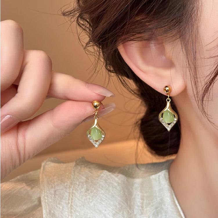 Exquisite Green Cat s Eye Angel Tears Earrings - Versatile High-End Ear Cuffs for Women зелёный
Exquisite Green Cat s Eye Angel Tears Earrings - Versatile High-End Ear Cuffs for Women зелёный