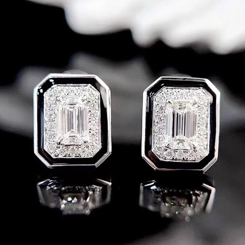 Lulu Tong 2023 European & American Luxury Sterling Silver Rectangular Black Edge White Diamond Stud Earrings for Women. 925 Silver белый
Lulu Tong 2023 European & American Luxury Sterling Silver Rectangular Black Edge White Diamond Stud Earrings for Women. 925 Silver белый