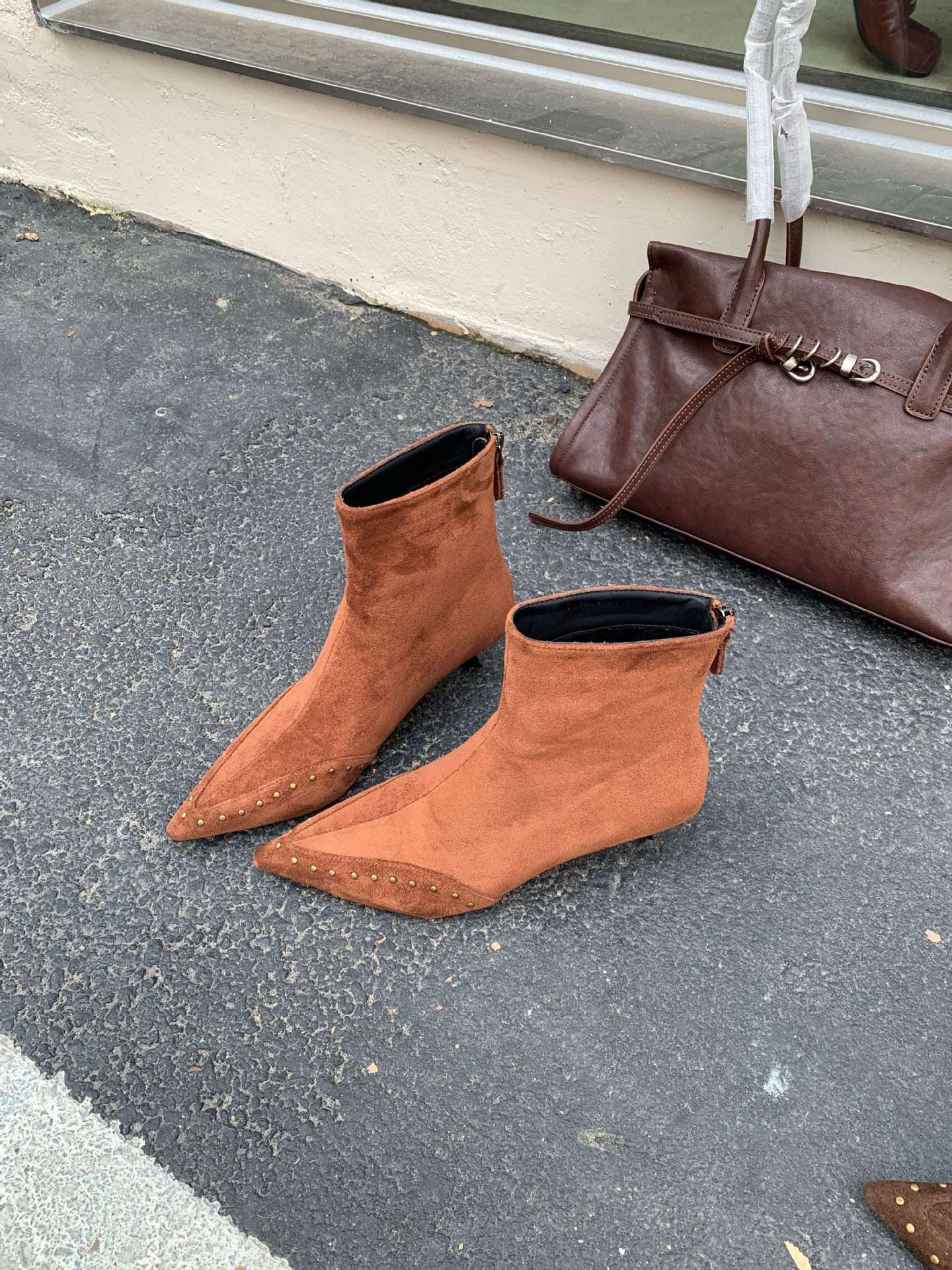 Pointed short boots women s retro autumn and winter new women s boots fashion thin heel boots rivet high heels fashion boots thin boots 40 верблюд
Pointed short boots women s retro autumn and winter new women s boots fashion thin heel boots rivet high heels fashion boots thin boots 40 верблюд