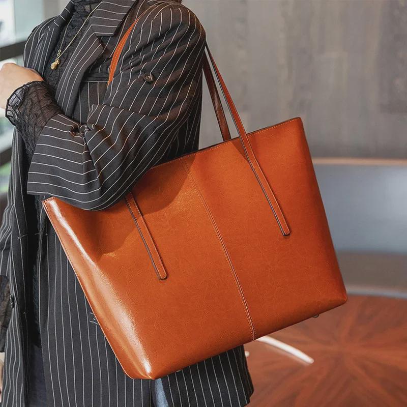 Genuine Leather Large Capacity Women s Business Tote - Light Handbag & Shoulder Bag 35*14*30 cm
Genuine Leather Large Capacity Women s Business Tote - Light Handbag & Shoulder Bag 35*14*30 cm