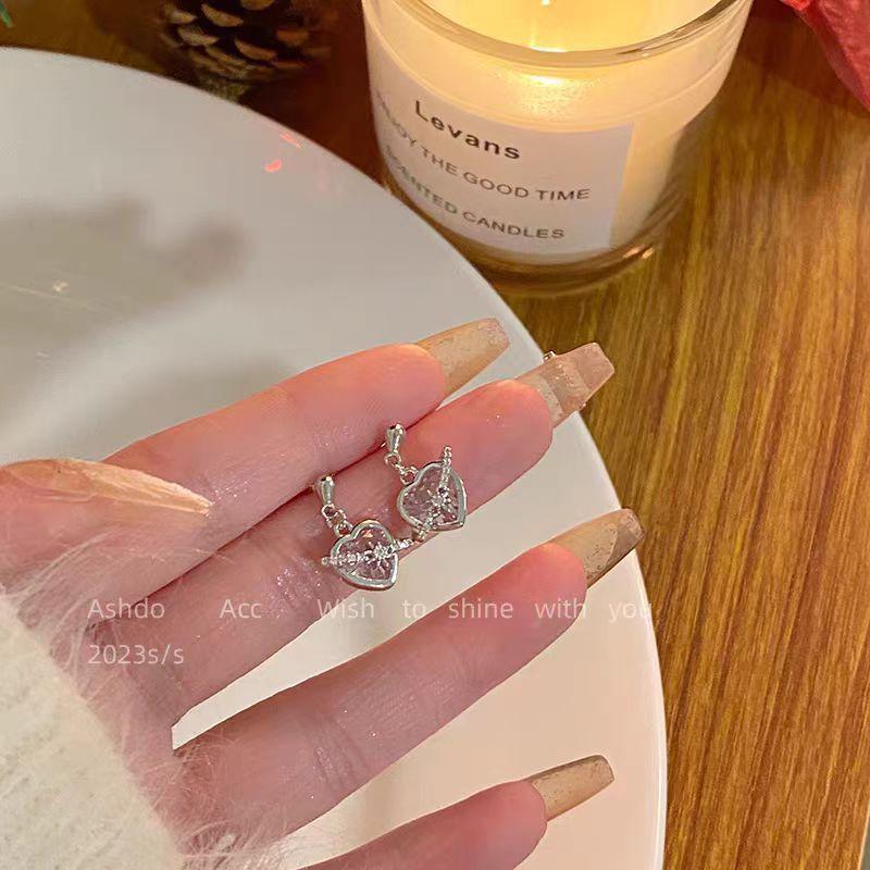 Japanese And Korean Tide Pink Zircon Love Stud Earrings Female Sweet And Fresh Niche High-End Design Earrings Exquisite Fashion
Japanese And Korean Tide Pink Zircon Love Stud Earrings Female Sweet And Fresh Niche High-End Design Earrings Exquisite Fashion