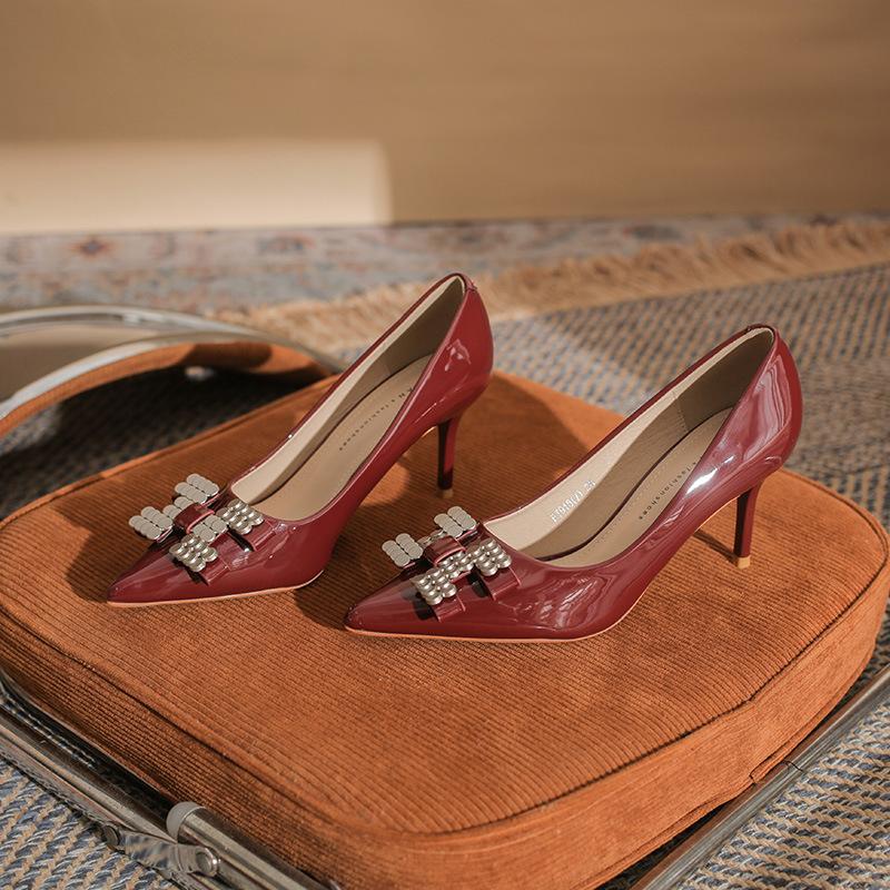 B temperament pointed head rivet bow high heels women s thin heel high-end versatile single shoes spring and autumn women 34
B temperament pointed head rivet bow high heels women s thin heel high-end versatile single shoes spring and autumn women 34