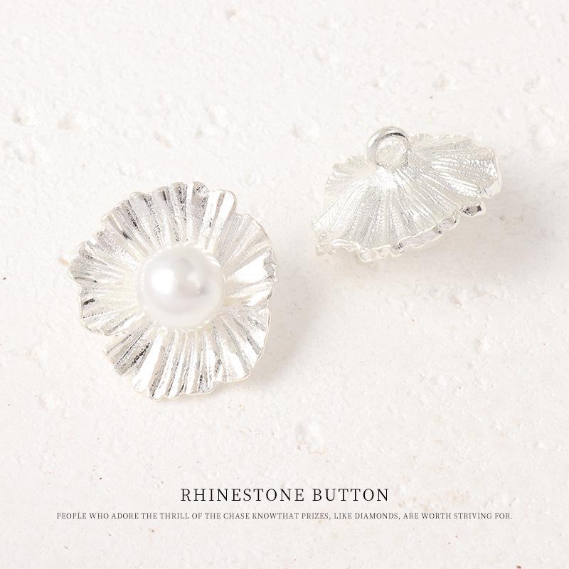 5pcs Xiaoxiangfeng Metal Pearl Buttons High-End Exquisite Fashion Buttons Cashmere Coat Sweater Jacket Buttons 19Mm silver
5pcs Xiaoxiangfeng Metal Pearl Buttons High-End Exquisite Fashion Buttons Cashmere Coat Sweater Jacket Buttons 19Mm silver