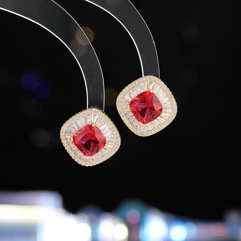 Французские легкие роскошные квадратные серьги с геометрической формой, женские серебряные иглы 925 пробы, высококачественный нишевый дизайн, супер яркие циркониевые темпераментные серьги-гвоздики золотой
Французские легкие роскошные квадратные серьги с геометрической формой, женские серебряные иглы 925 пробы, высококачественный нишевый дизайн, супер яркие циркониевые темпераментные серьги-гвоздики золотой