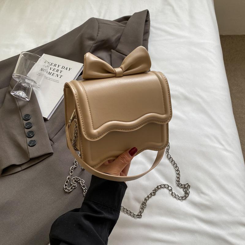 Xiaoxiangfeng bag 2024 summer simple fashion handbag simple small square bag new trend fashion messenger bag хакі
Xiaoxiangfeng bag 2024 summer simple fashion handbag simple small square bag new trend fashion messenger bag хакі