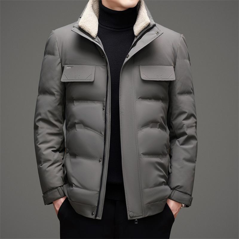 Мужская зимняя куртка-пуховик, новый стиль, воротник-стойка, короткий съемный меховой воротник, повседневная теплая утолщенная куртка для пап среднего возраста 4XL
Мужская зимняя куртка-пуховик, новый стиль, воротник-стойка, короткий съемный меховой воротник, повседневная теплая утолщенная куртка для пап среднего возраста 4XL