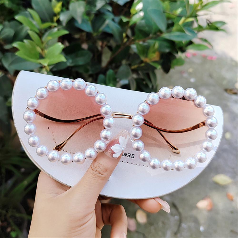 Unique Pearl Sunglasses INS Style Wavy Metal Temples Shades Round Frame Sun Glasses for Women
Unique Pearl Sunglasses INS Style Wavy Metal Temples Shades Round Frame Sun Glasses for Women