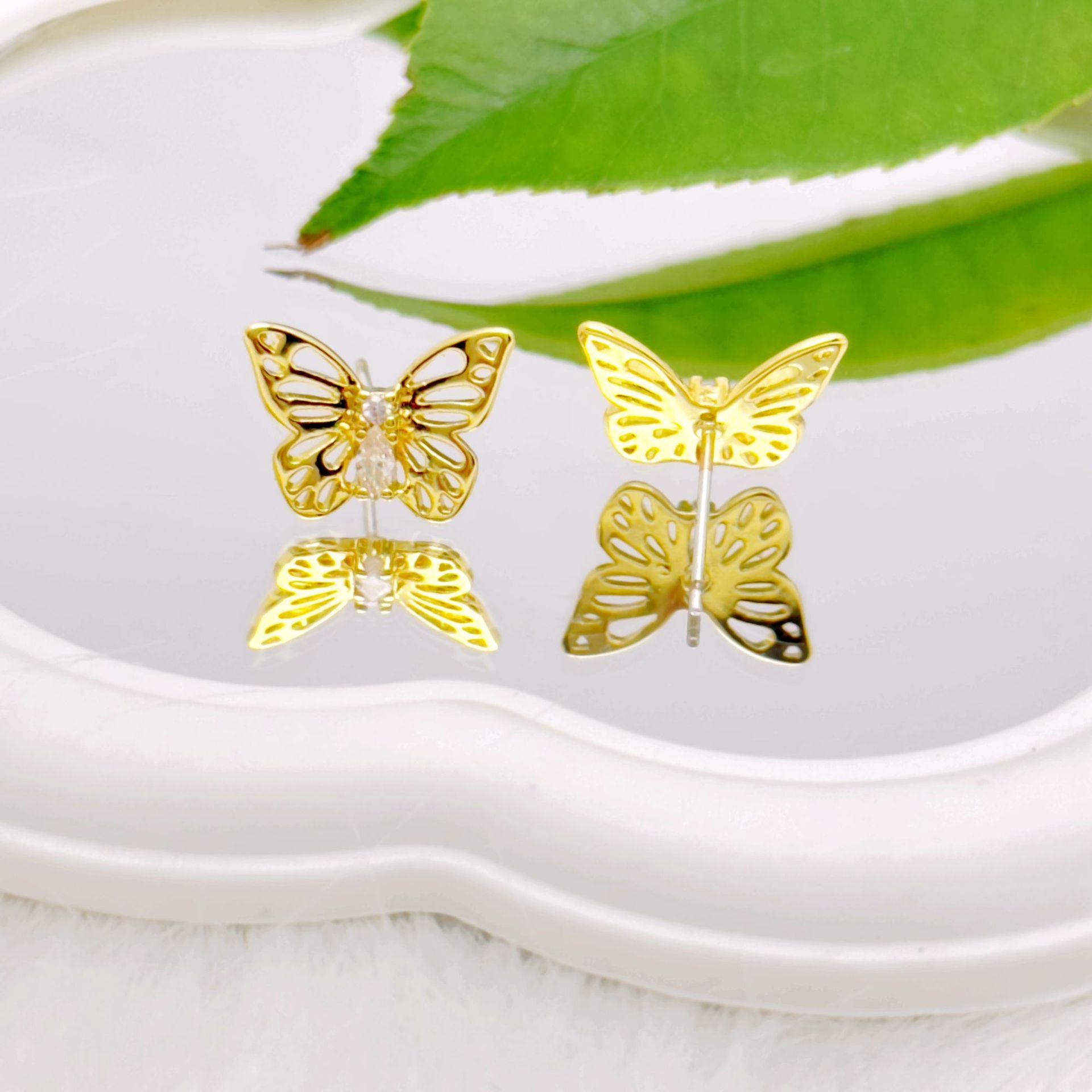 Simple Fashion Light Luxury Zircon Inlaid Flying Gold Hollow Butterfly Shape Temperament Stud Earrings золотий
Simple Fashion Light Luxury Zircon Inlaid Flying Gold Hollow Butterfly Shape Temperament Stud Earrings золотий