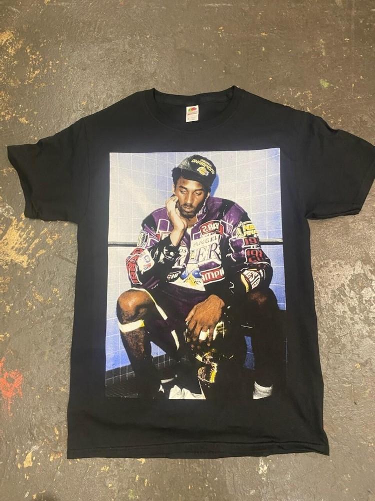 NEW 2001 FINALS KOBE T SHIRT Unisex T-Shirt S
NEW 2001 FINALS KOBE T SHIRT Unisex T-Shirt S