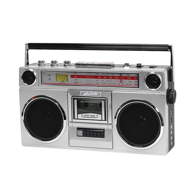 Ретро-касетний плеєр у стилі 80-х з FM-радіо та Bluetooth Main Unit x1, Power Cable x1, Manual x1
Ретро-касетний плеєр у стилі 80-х з FM-радіо та Bluetooth Main Unit x1, Power Cable x1, Manual x1