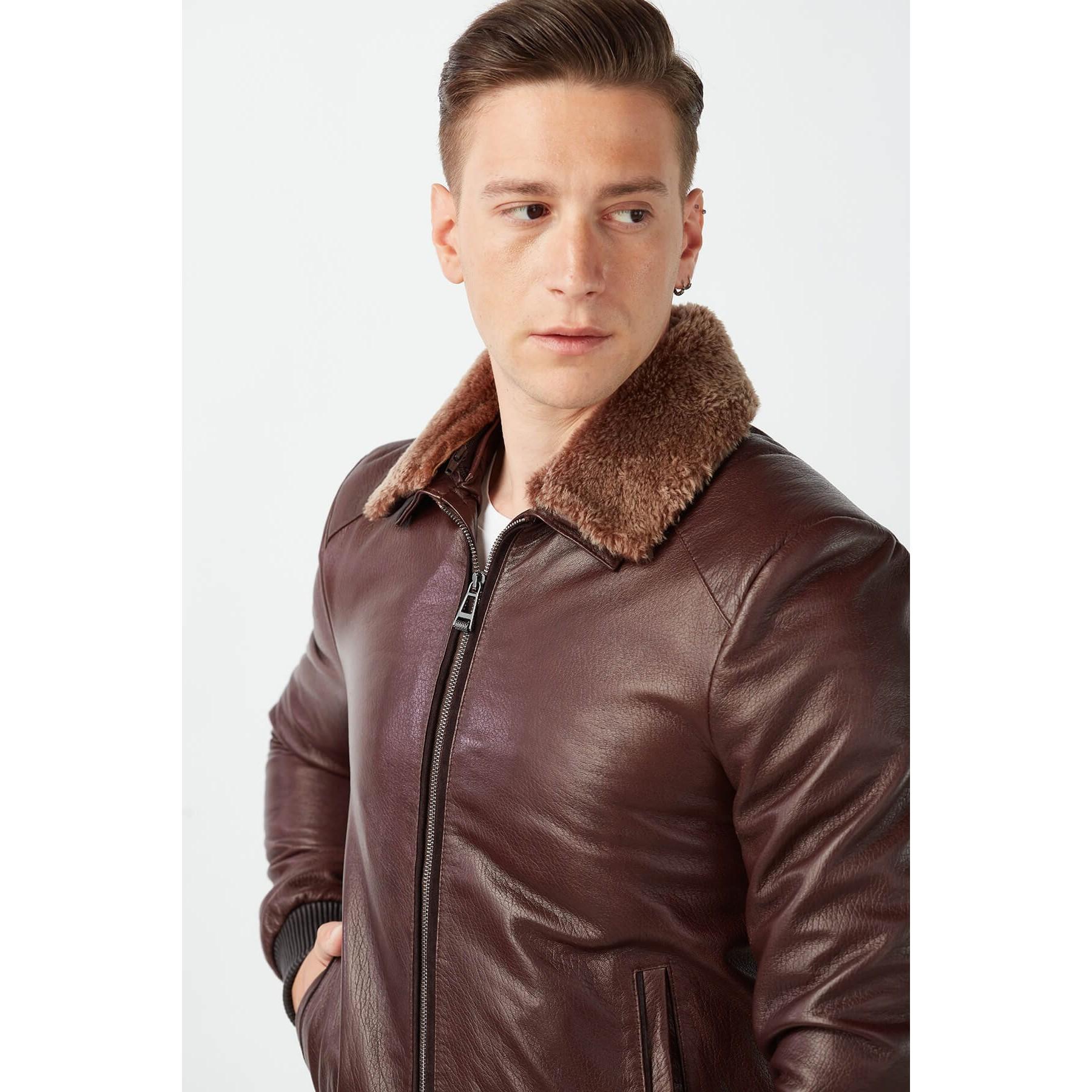 Коричневое пальто Jumbo из овчины с воротником из натуральной кожи 
Коричневое пальто Jumbo из овчины с воротником из натуральной кожи