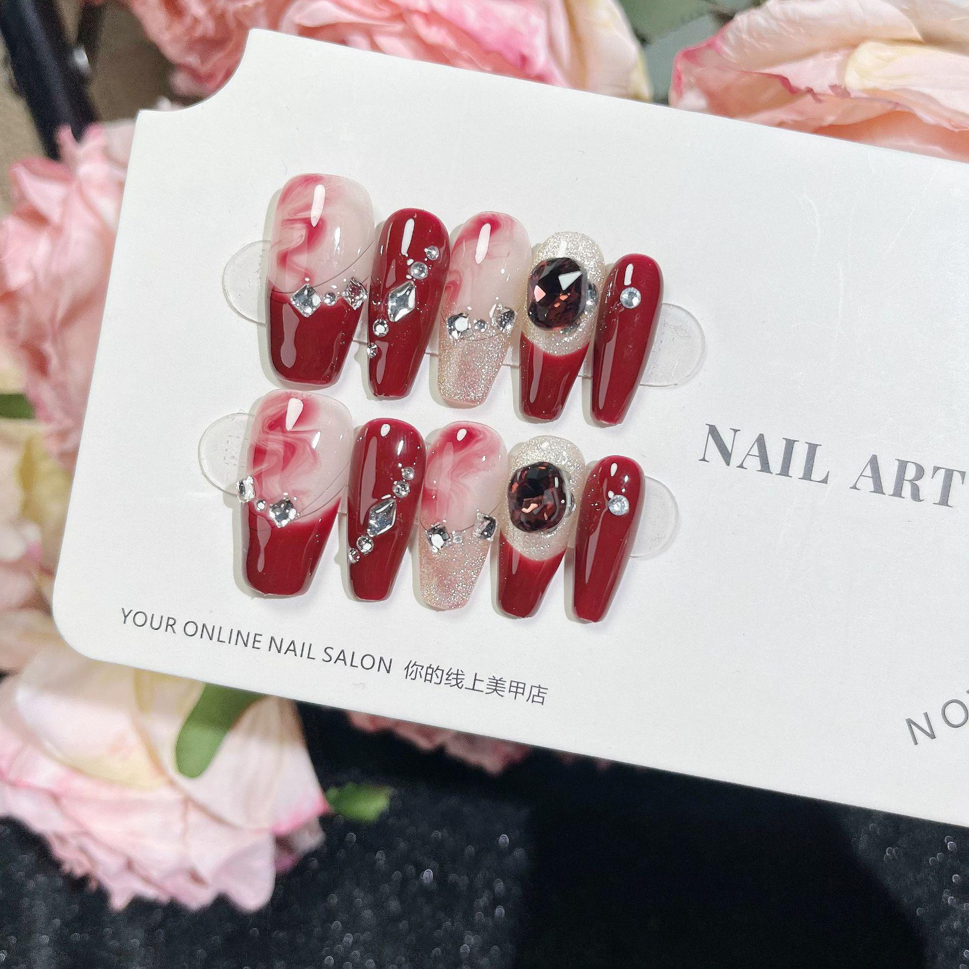 Малиново-красные накладные ногти ручной работы «кошачий глаз» M
Малиново-красные накладные ногти ручной работы «кошачий глаз» M