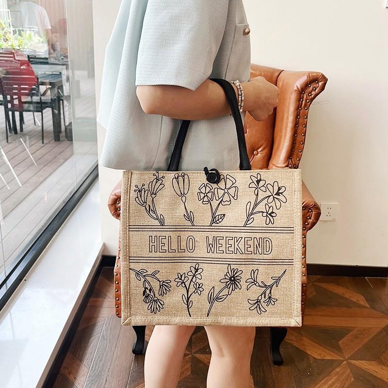 Small fresh linen bag women s bag fashion printed handbag large capacity shoulder bag tote bag average size
Small fresh linen bag women s bag fashion printed handbag large capacity shoulder bag tote bag average size