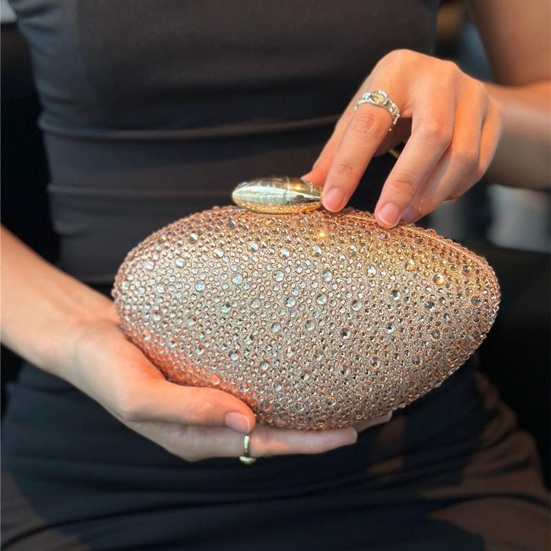 Fashion Full Diamonds Embedded Women s Evening Clutch Bag Brand Banquet Handbag High-End Luxury Dress Metal Chain Crossbody Bag
Fashion Full Diamonds Embedded Women s Evening Clutch Bag Brand Banquet Handbag High-End Luxury Dress Metal Chain Crossbody Bag